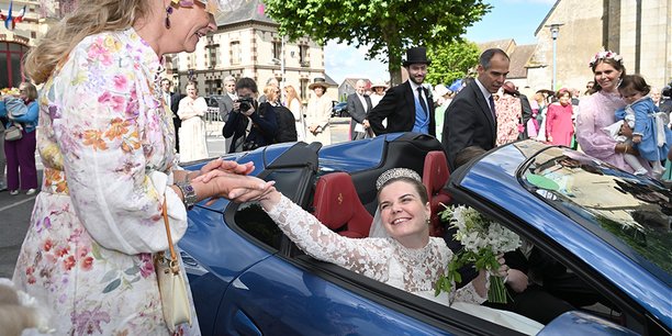 La princesse Élisabeth de Bourbon-Parme, le 6 juillet, jour de son mariage avec Xavier Denis en l’église  Saint-Aubin de Tourouvre-au-Perche (Orne).