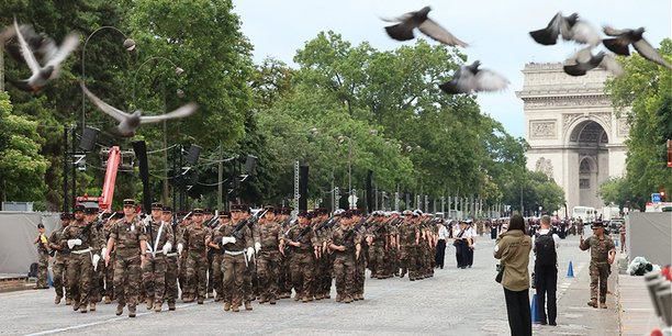 Répétition du défilé mercredi, à Paris.
               
               Au premier plan, le régiment de marche du Tchad.