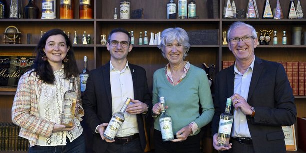 De gauche à droite : Émilie Giffard, son cousin Pierre Jouanneau, Édith Giffard et son frère Bruno.