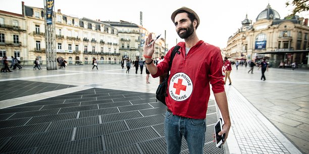 L'entreprise montpelliéraine Cause à Effet est spécialisée dans la collecte de fonds en face à face pour des associations humanitaires et environnementales, ici pour la Croix-Rouge.