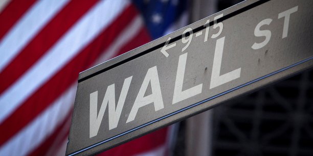 Panneau indiquant wall street a l'exterieur de la bourse de new york[reuters.com]