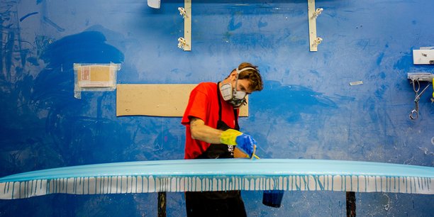 L’atelier d’UWL Surfboards produit 1000 planches chaque année.