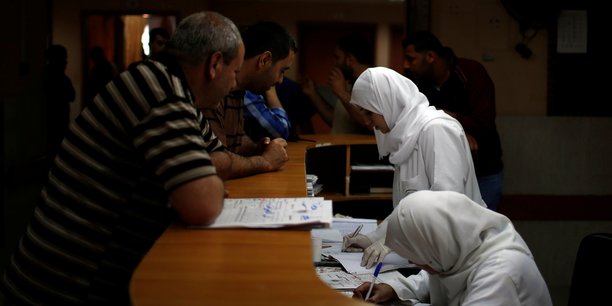 Des medecins travaillant dans un hopital de gaza[reuters.com]