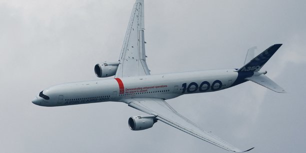 Un airbus a350-1000 lors d'une demonstration aerienne a singapour[reuters.com]