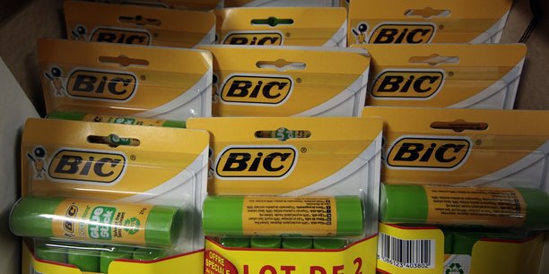 Des batons de colle fabriquees par bic dans un supermarche de nice[reuters.com]