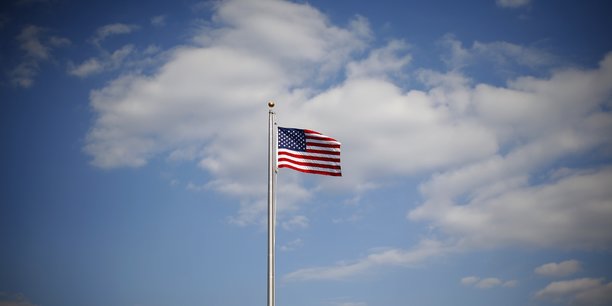 Un drapeau americain est vu a normal, illinois[reuters.com]