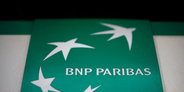 Le logo de bnp paribas a l'exterieur d'un batiment de la banque a paris[reuters.com]