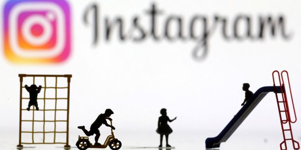 Illustration d'enfants jouant devant un logo instagram[reuters.com]