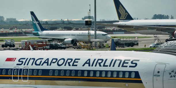 Des avions de singapore airlines sont stationnes a l'aeroport de changi[reuters.com]