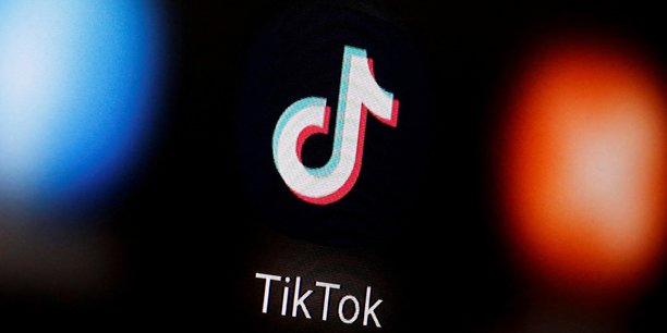 Un logo tiktok est affiche sur un smartphone. /illustration publiee le 6 janvier 2020/reuters/dado ruvic[reuters.com]