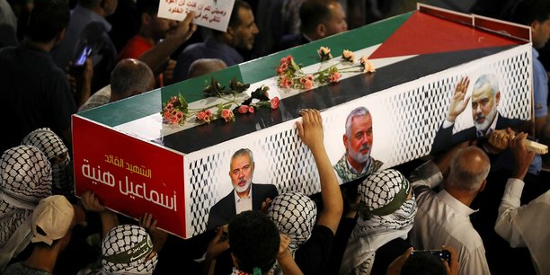 Des manifestants participent à l'enterrement symbolique d'Ismail Haniyeh, leader du Hamas, le 3 Août 2024 à Amman en Jordanie.