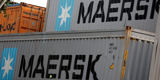 Le logo de maersk sur des conteneurs stockes dans la zona franca de barcelone[reuters.com]