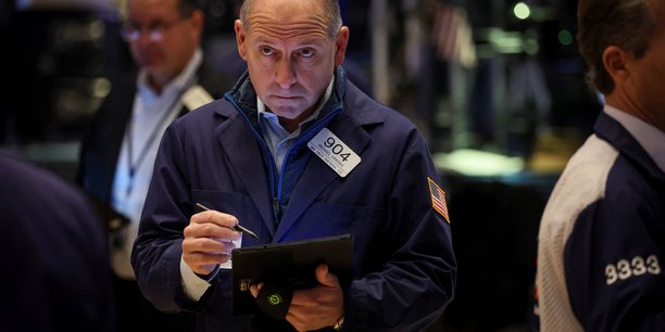 Des traders travaillent a la bourse de wall street[reuters.com]