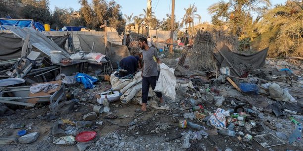 Le site de frappes israeliennes a deir al-balah, dans le centre de la bande de gaza[reuters.com]