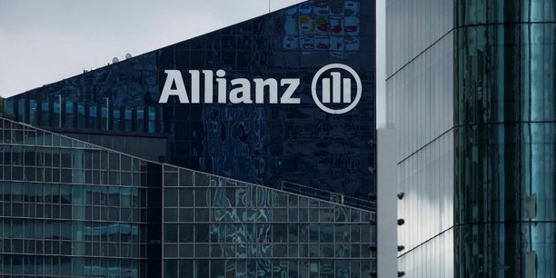 Logo d'allianz sur un batiment de la defense[reuters.com]