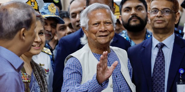 Muhammad yunus a l'aeroport hazarat shahjalal, a dhaka[reuters.com]