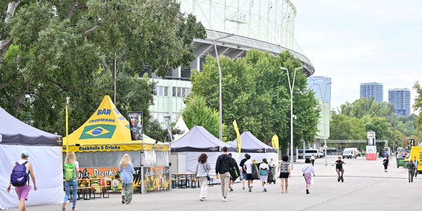 Exterieur du stade happel, apres l'annulation des trois concerts de taylor swift[reuters.com]