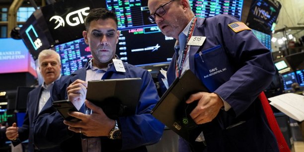 Des traders travaillent a la bourse de wall street[reuters.com]