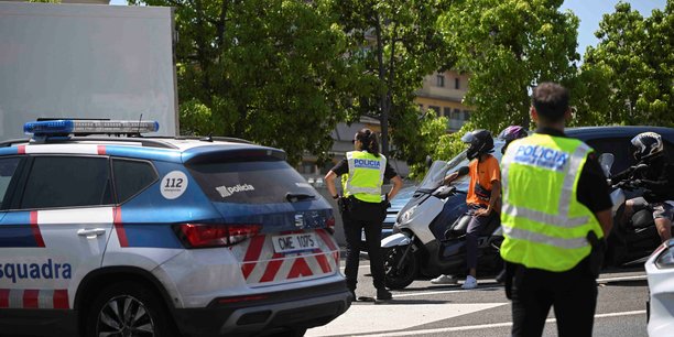 Un barrage routier pour retrouver le leader separatiste catalan carles puigdemont, a barcelone[reuters.com]