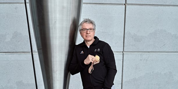 Thierry Rey avec sa médaille, à Paris en avril