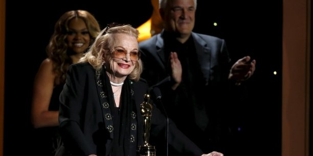 Gena rowlands lors de sa remise d'un oscars d'honneur pendant la ceremonie des governors awards[reuters.com]