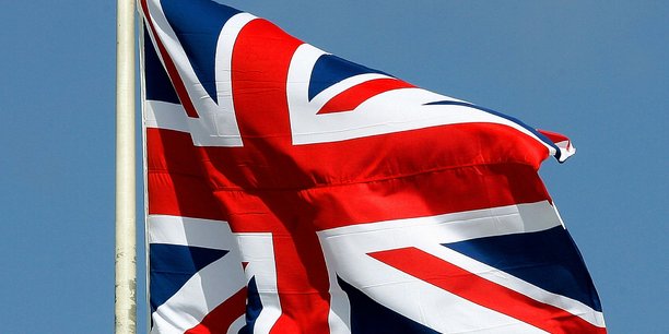 L'union jack, flotte au vent a sandhurst, dans le sud de l'angleterre[reuters.com]