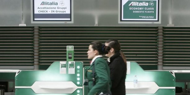 Alitalia supprimera de 2.500 à 2.600 postes, selon les syndicats[reuters.com]