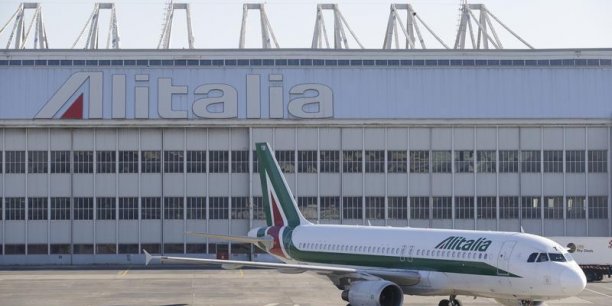 Etihad songe à investir 300 millions d'euros dans Alitalia[reuters.com]