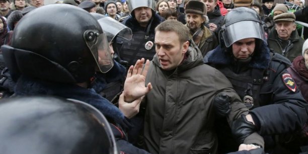 L'opposant russe Alexei Navalny placé en résidence surveillée[reuters.com]