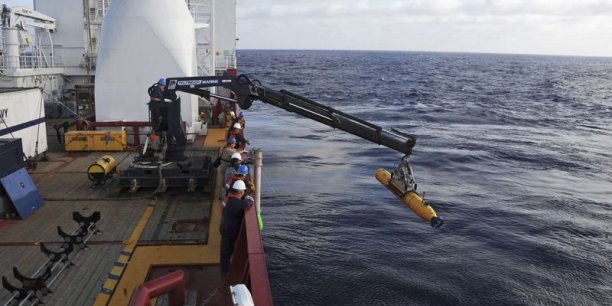 Nouvelle plongée du robot sous-marin cherchant le Boeing disparu[reuters.com]