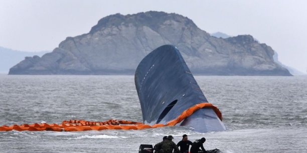 Les recherches reprennent à bord du ferry sud-coréen[reuters.com]