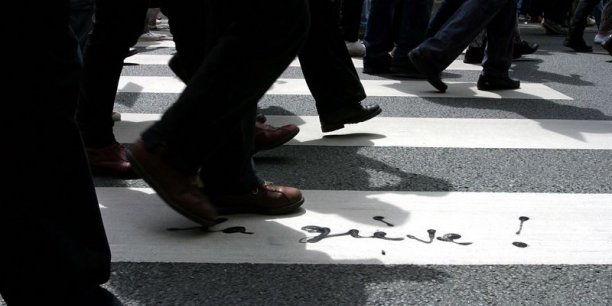 Les syndicats misent sur la rue pour faire fléchir Valls[reuters.com]