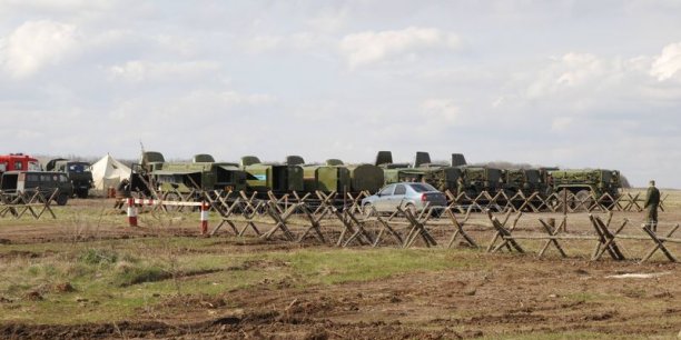 La Russie lie ses renforts militaires à la situation en Ukraine[reuters.com]