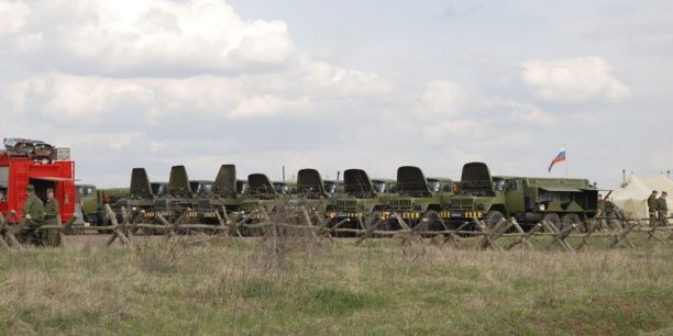 Manoeuvres militaires russes près de la frontière ukrainienne[reuters.com]