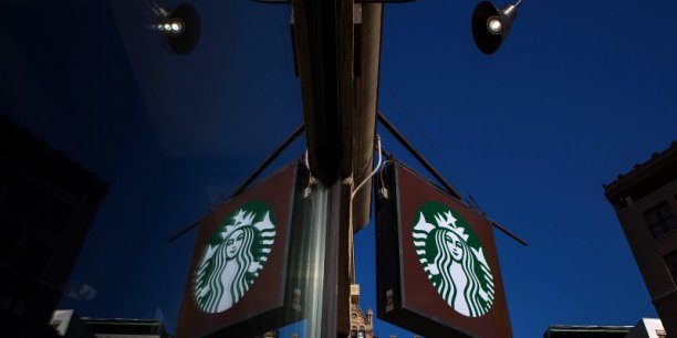 Starbucks relève ses prévisions après un solide T2[reuters.com]