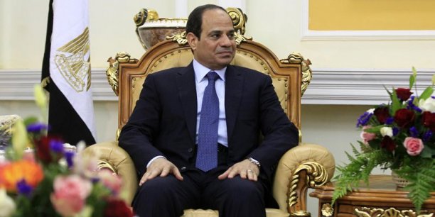 Le président égyptien approuve un budget 2014-2015 révisé[reuters.com]