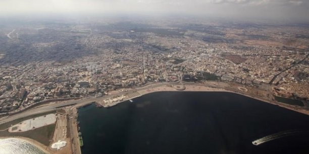 Paris ferme son ambassade en Libye, évacue ses ressortissants[reuters.com]