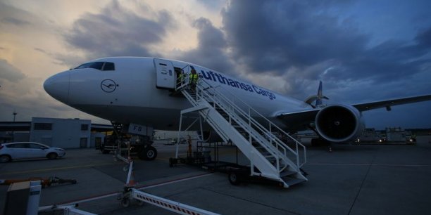 La baisse des prix des billets et une grève plombent Lufthansa[reuters.com]