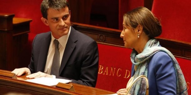Manuel Valls désavoue Ségolène Royal sur l'autoroute A831[reuters.com]