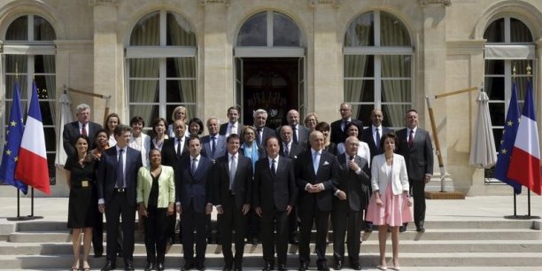 Les défis de l'âpre rentrée du gouvernement français[reuters.com]