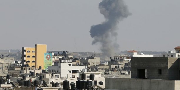 Israël frappe Gaza en réponse à des tirs brisant la trêve[reuters.com]
