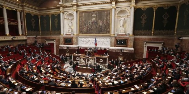 François Fillon juge une dissolution plausible, pas souhaitable[reuters.com]