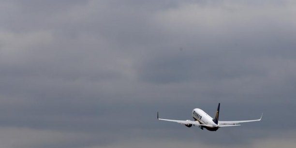 Ryanair dévoile une offre pour la clientèle affaires[reuters.com]