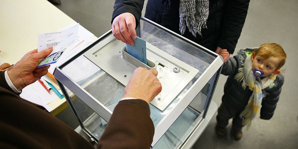 Plusieurs circonscriptions de la Haute-Garonne pourraient changer de couleur politique à l'issue du second tour des élections législatives dimanche prochain.