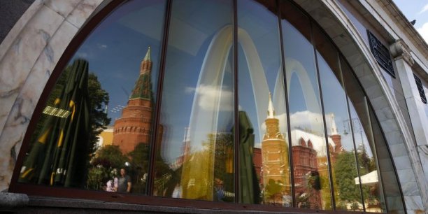 McDonald's ferme temporairement 3 autres restaurants en Russie[reuters.com]