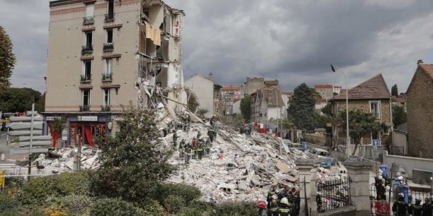 Effondrement d'un immeuble près de Paris, au moins 2 morts[reuters.com]