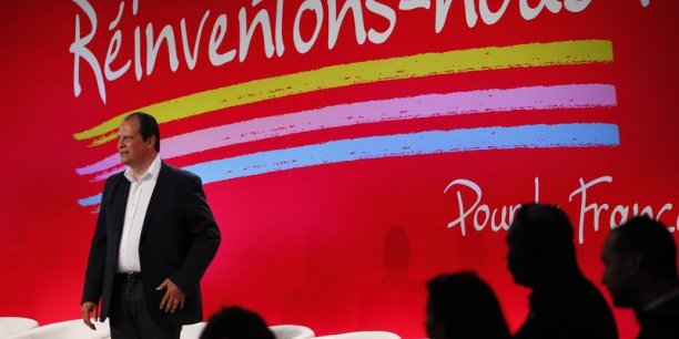 Valls s'est recentré sur l'idéologie du PS, dit Cambadélis[reuters.com]
