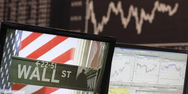 Wall Street en hausse avec la Fed et les inscriptions au chômage[reuters.com]