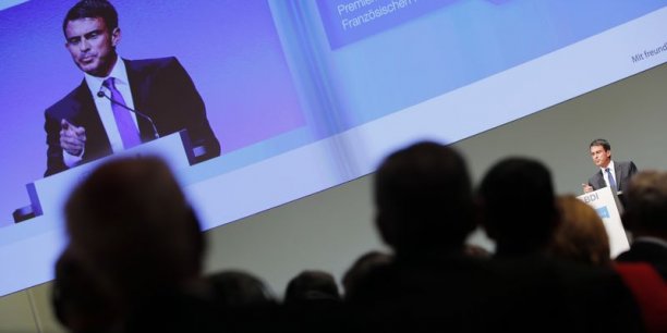 Manuel Valls défend ses réformes devant le patronat allemand[reuters.com]