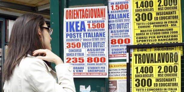 Record en Italie du taux de chômage des 15-24 ans, à 44,2%[reuters.com]